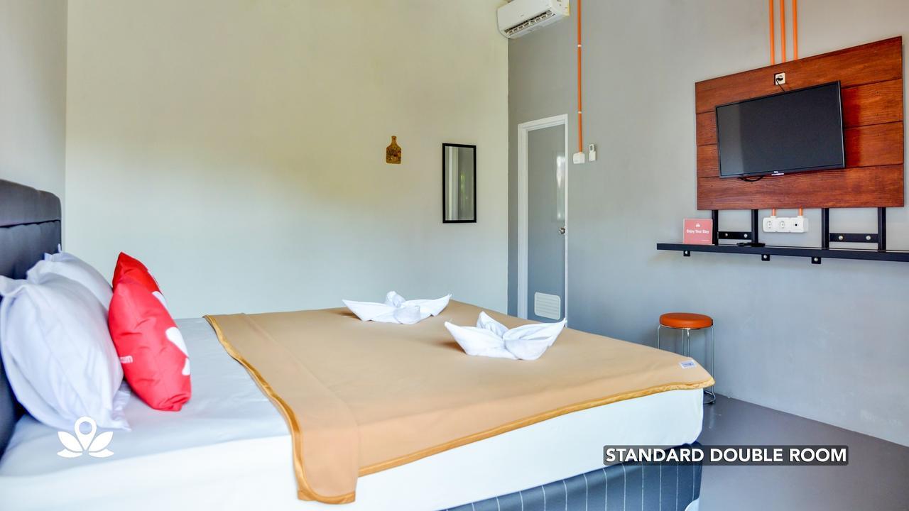 Ndalem Sorogenen Guesthouse Yogyakarta Exterior photo