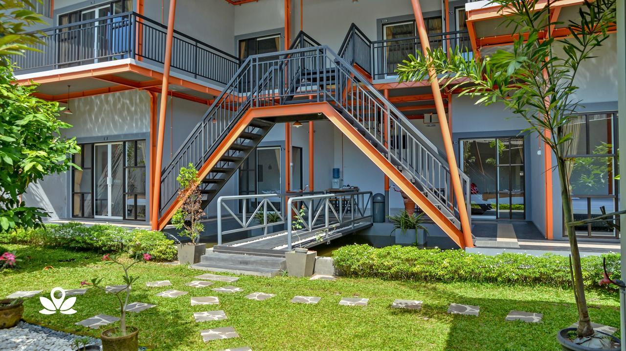 Ndalem Sorogenen Guesthouse Yogyakarta Exterior photo